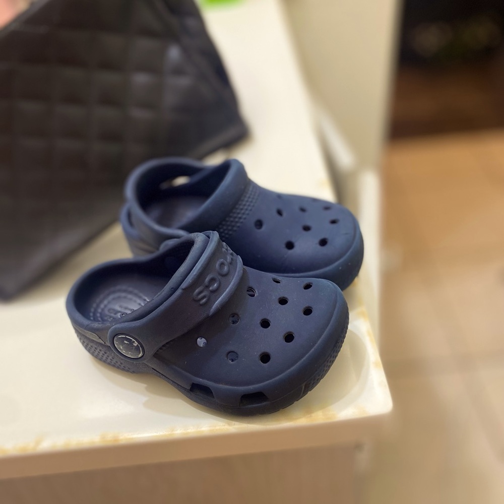 Toddler crocs size c6 navy blue